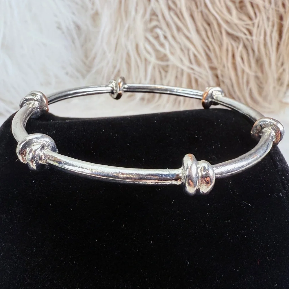 Pretty Silvertone weighted knotted bangle stacking bracelet